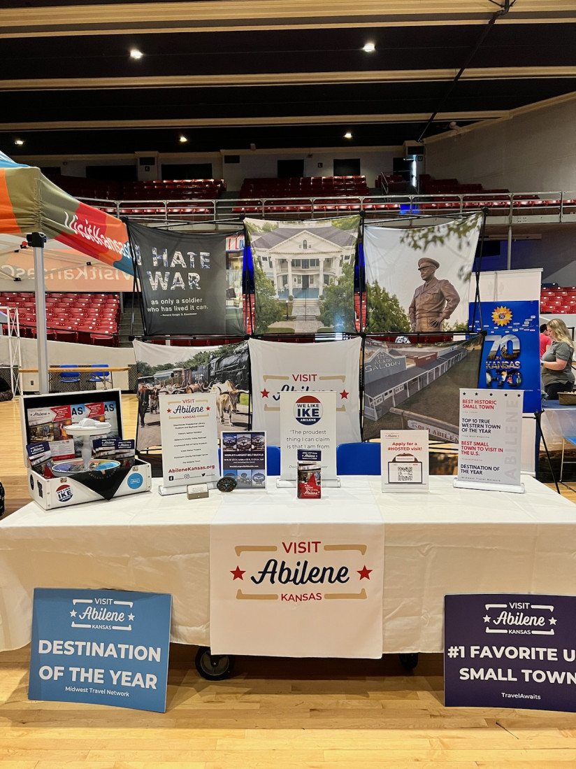 Midwest-Travel-Network-Conference-Booth