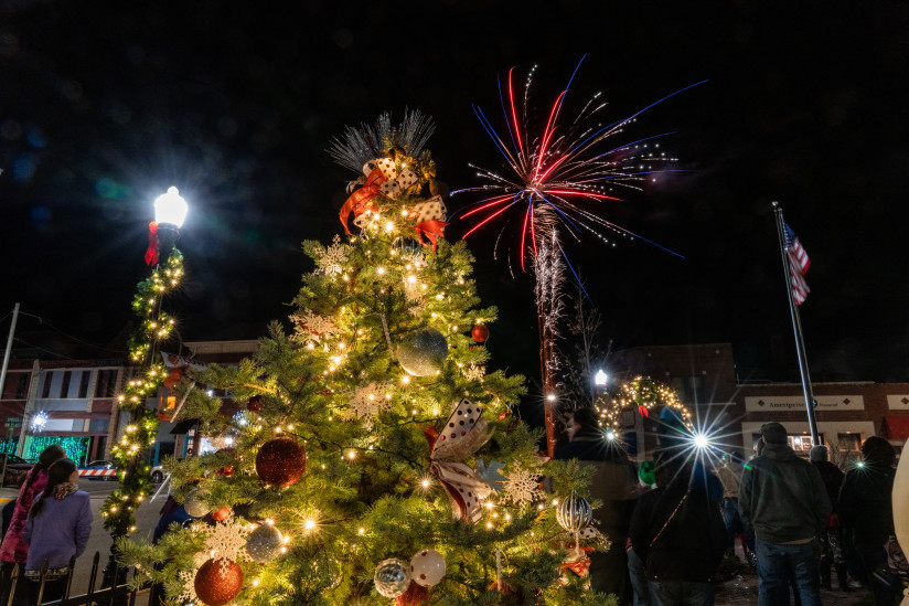 Christmas-Fireworks-Cowtown-Christmas-Little-Ike-Park-Abilene,KS